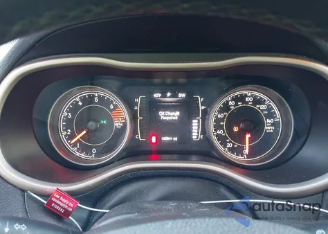 2016 Jeep Cherokee Latitude z USA, uszkodzony, nr VIN 1C4PJLCB3GW324139